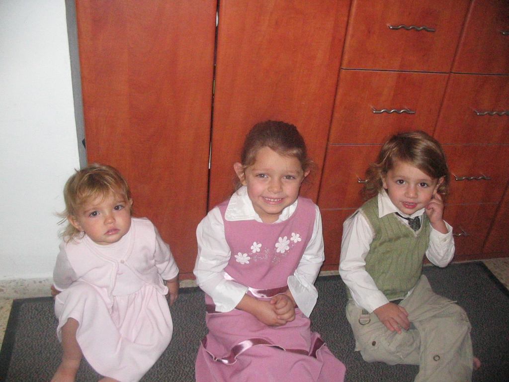 kids rosh hashanah 5766 017.jpg